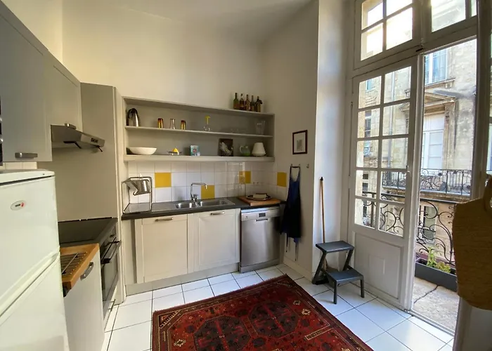 Palais Centre Historique Balcon Apartment *